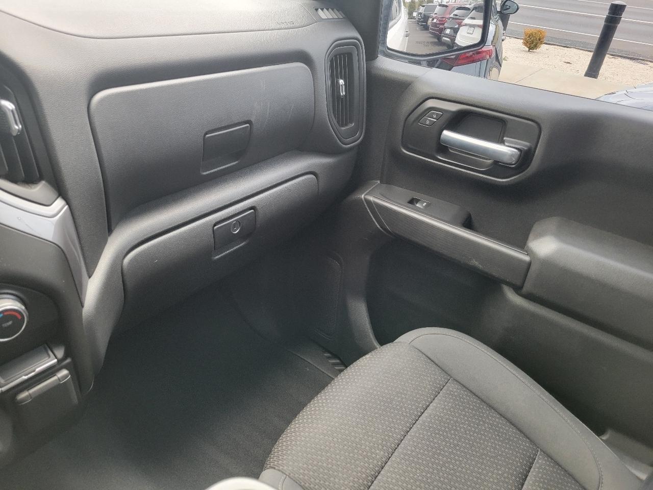 Chevrolet Silverado 1500 4WD Crew Cab 147" Custom 2021