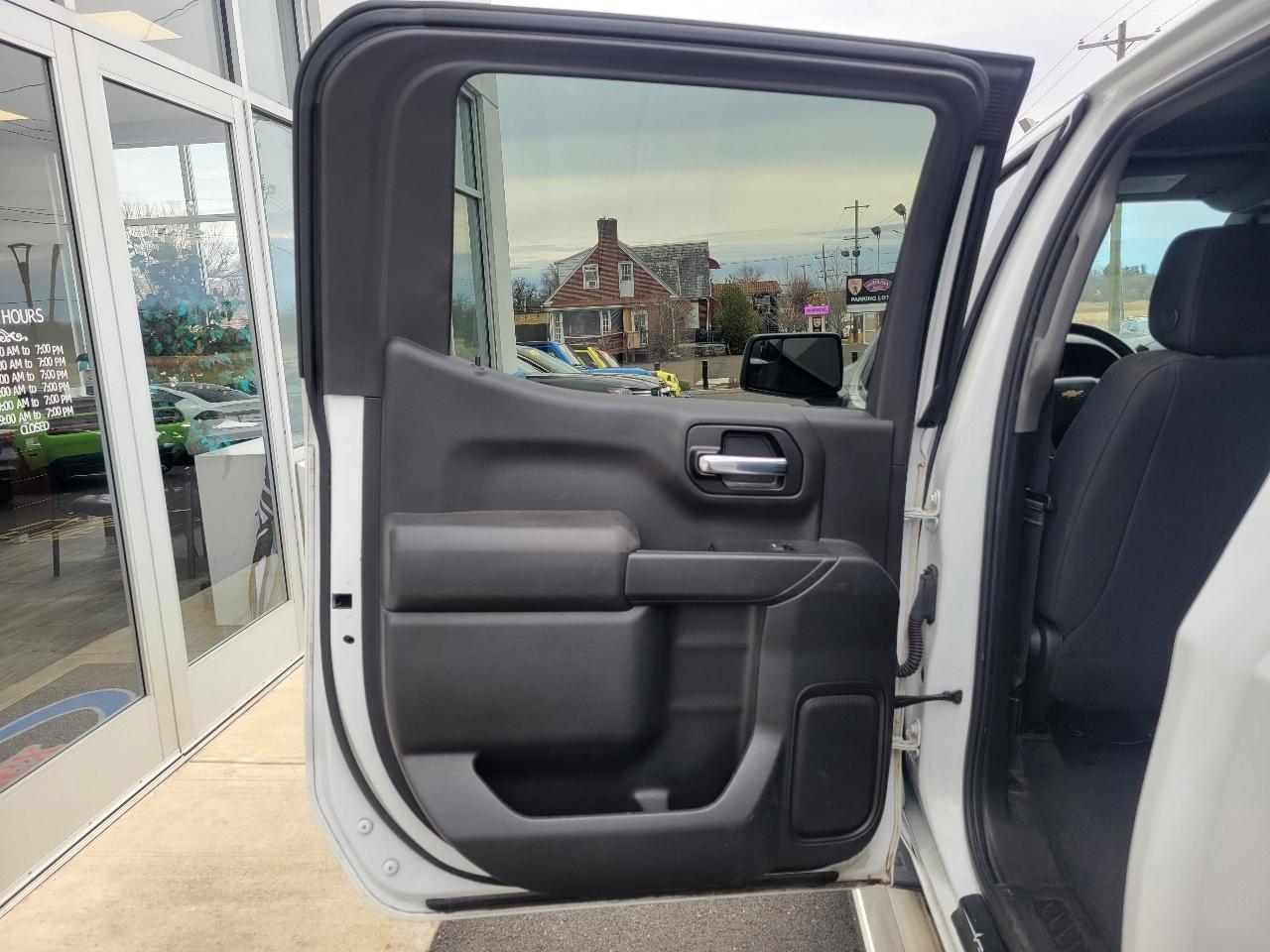 Chevrolet Silverado 1500 4WD Crew Cab 147" Custom 2021