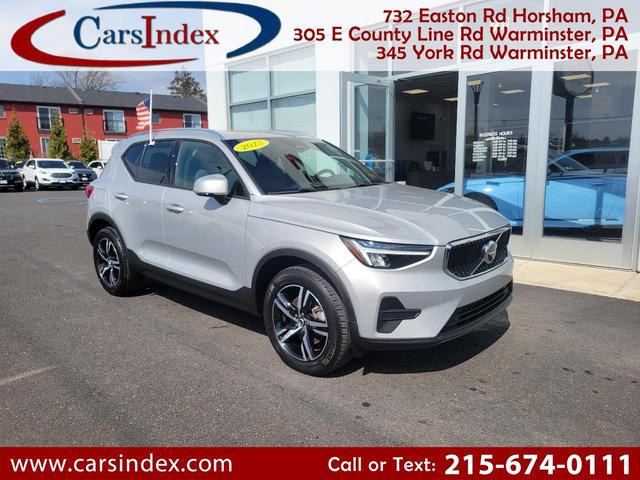 Gray 2023 Volvo XC40 B5 Core AWD SUV / Crossover All-Wheel Drive 8-Speed Automatic
