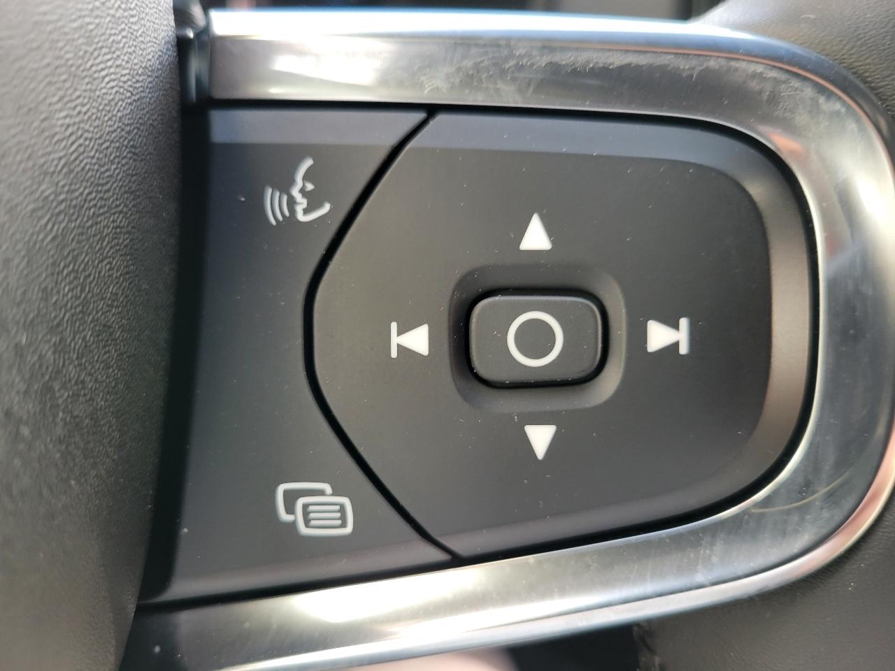 Volvo XC40 B5 AWD Core 2023