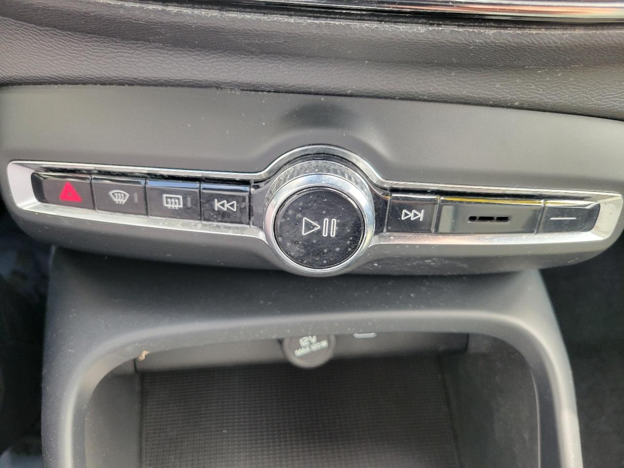 Volvo XC40 B5 AWD Core 2023