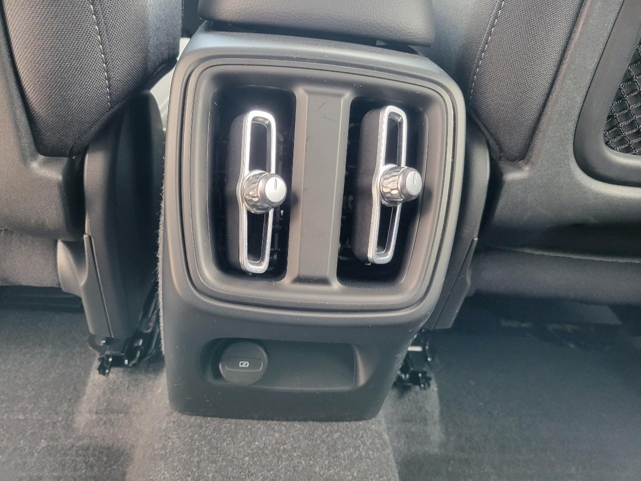 Volvo XC40 B5 AWD Core 2023