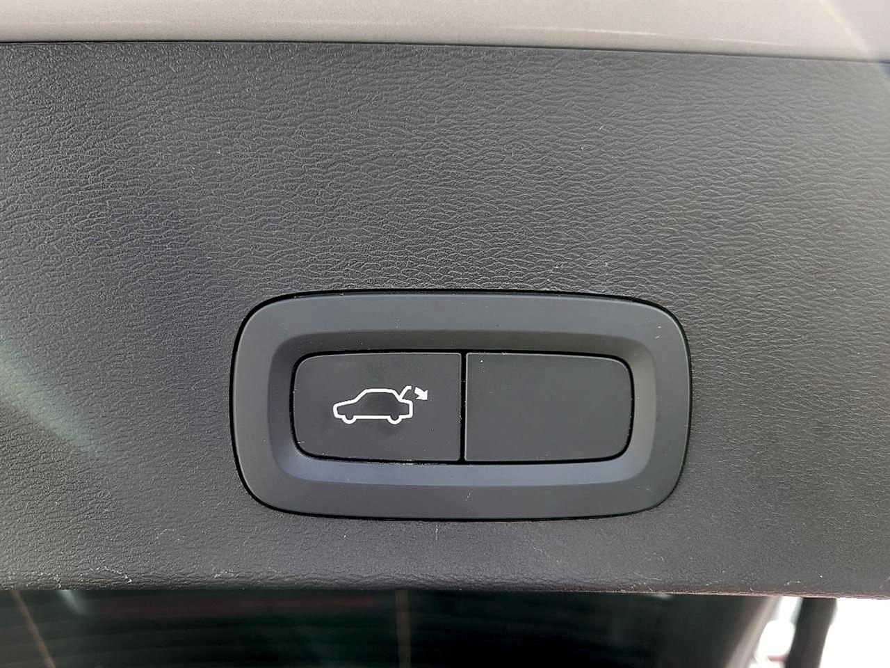 Volvo XC40 B5 AWD Core 2023