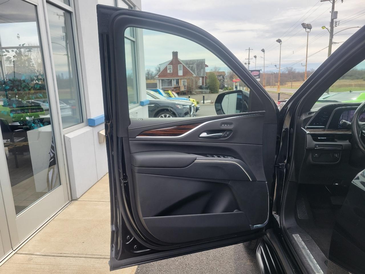 Cadillac Escalade ESV RWD 4dr Premium Luxury 2023