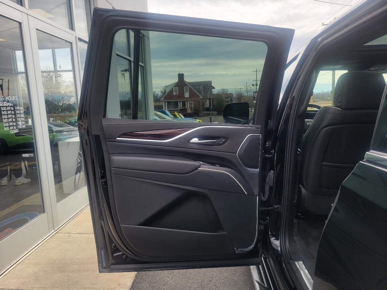 Cadillac Escalade ESV RWD 4dr Premium Luxury 2023