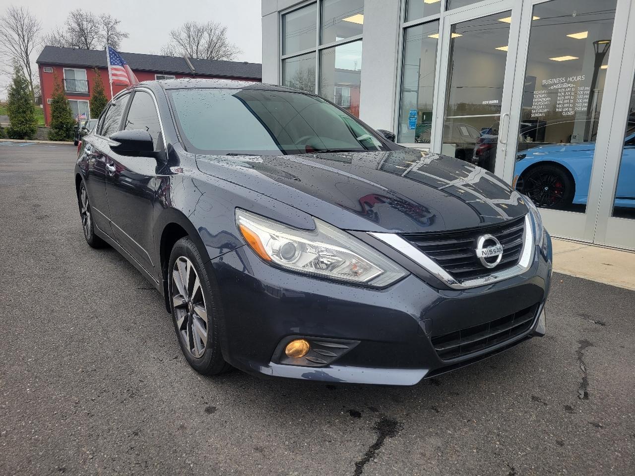 View vehicle photo 2