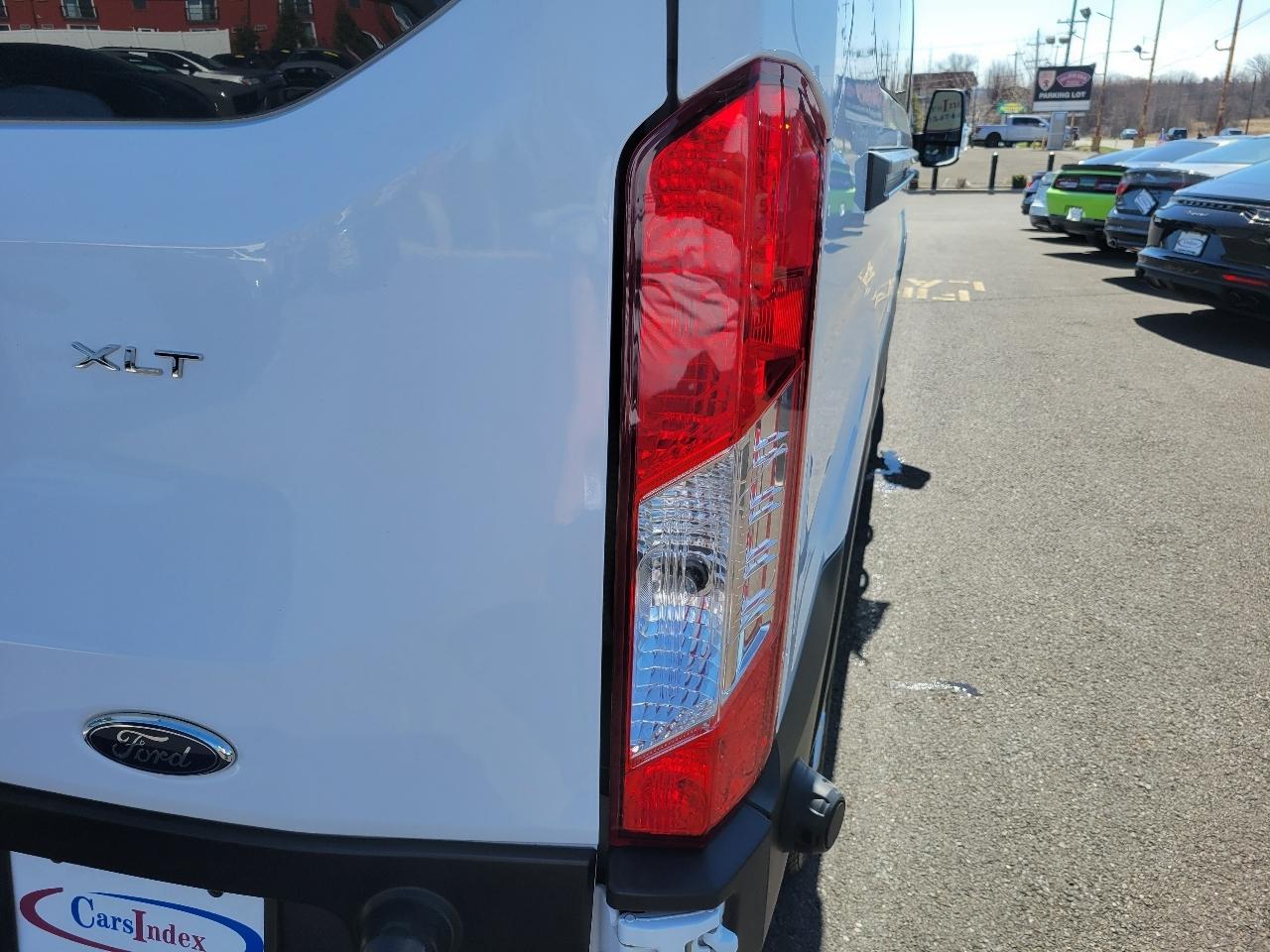 Ford Transit Passenger Wagon T-350 148" Low Roof XLT RWD 2024