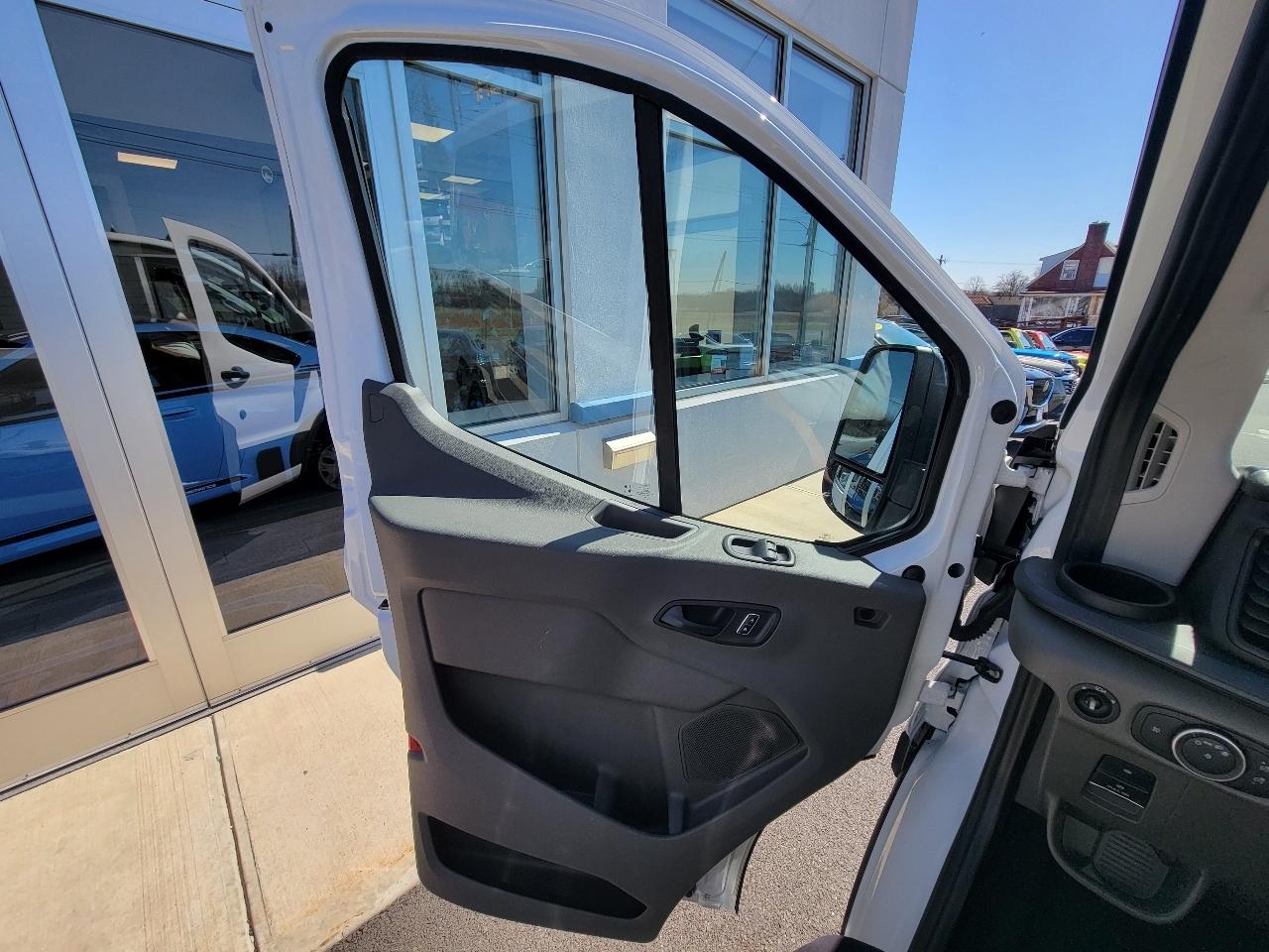 Ford Transit Passenger Wagon T-350 148" Low Roof XLT RWD 2024