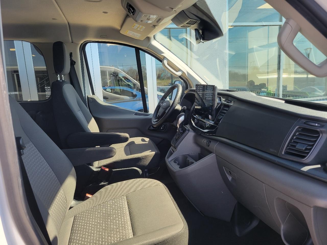 Ford Transit Passenger Wagon T-350 148" Low Roof XLT RWD 2024