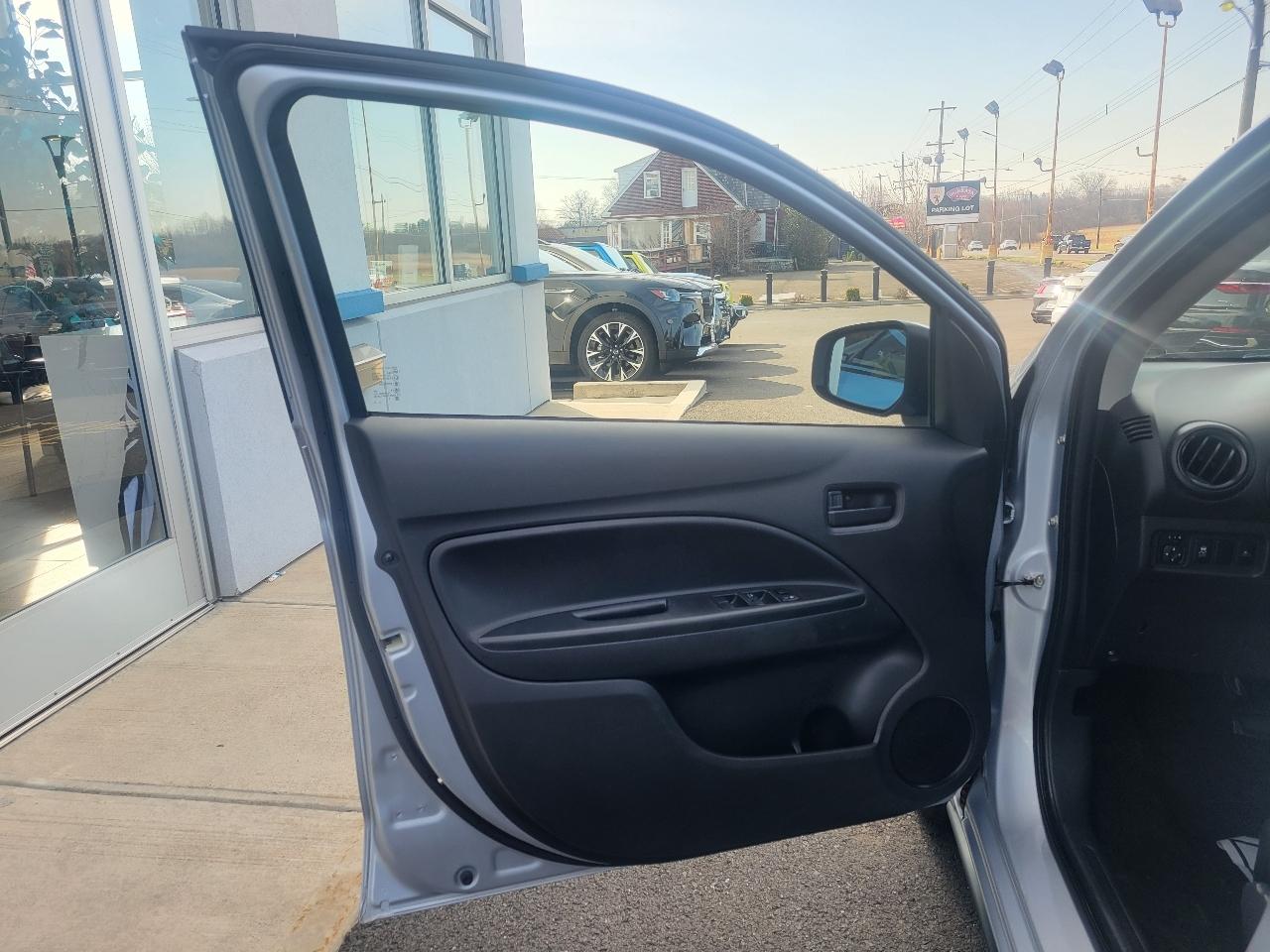 Mitsubishi Mirage ES CVT 2022