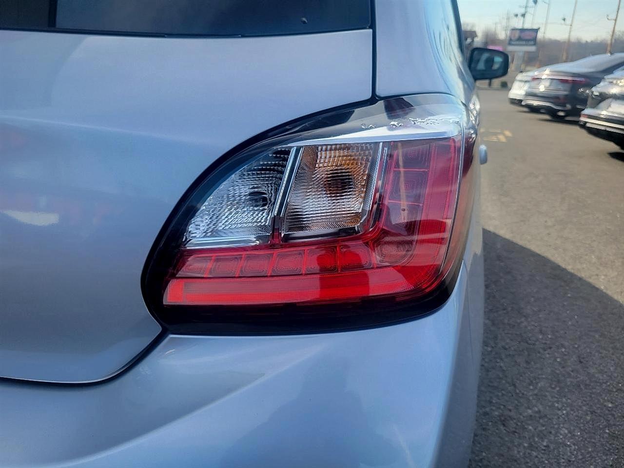 Mitsubishi Mirage ES CVT 2022