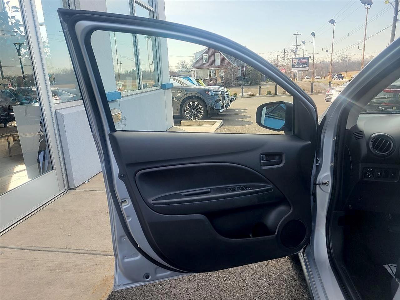 Mitsubishi Mirage ES CVT 2022