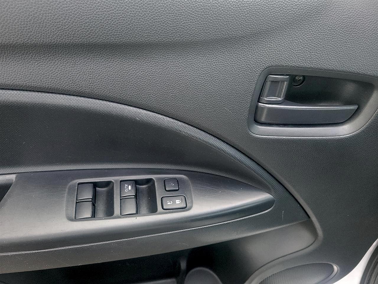 Mitsubishi Mirage ES CVT 2022