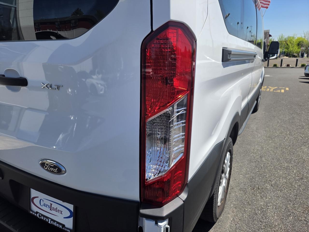 Ford Transit Passenger Wagon T-350 148" Low Roof XLT RWD 2023