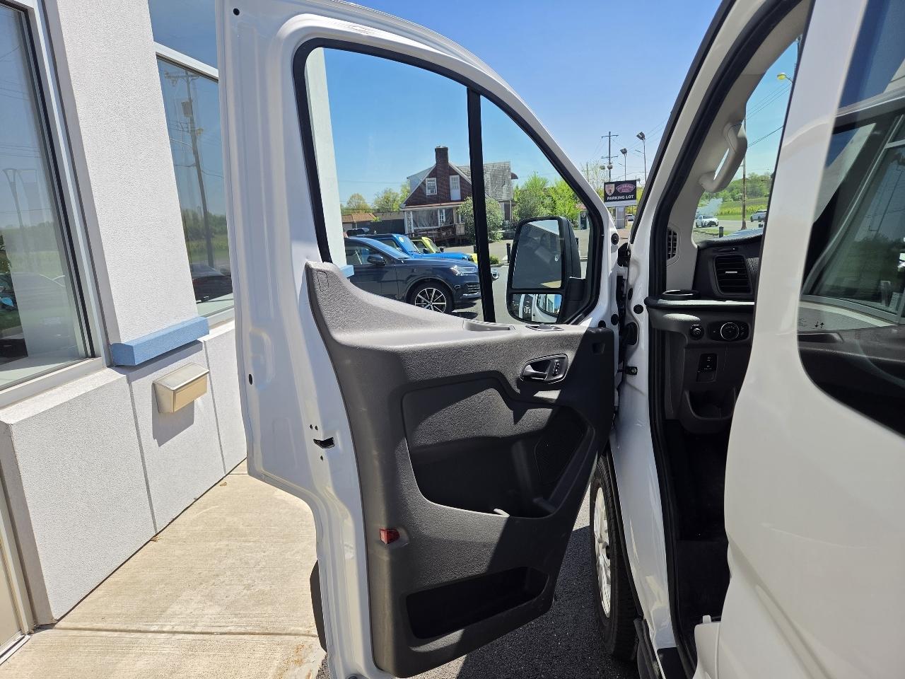 Ford Transit Passenger Wagon T-350 148" Low Roof XLT RWD 2023