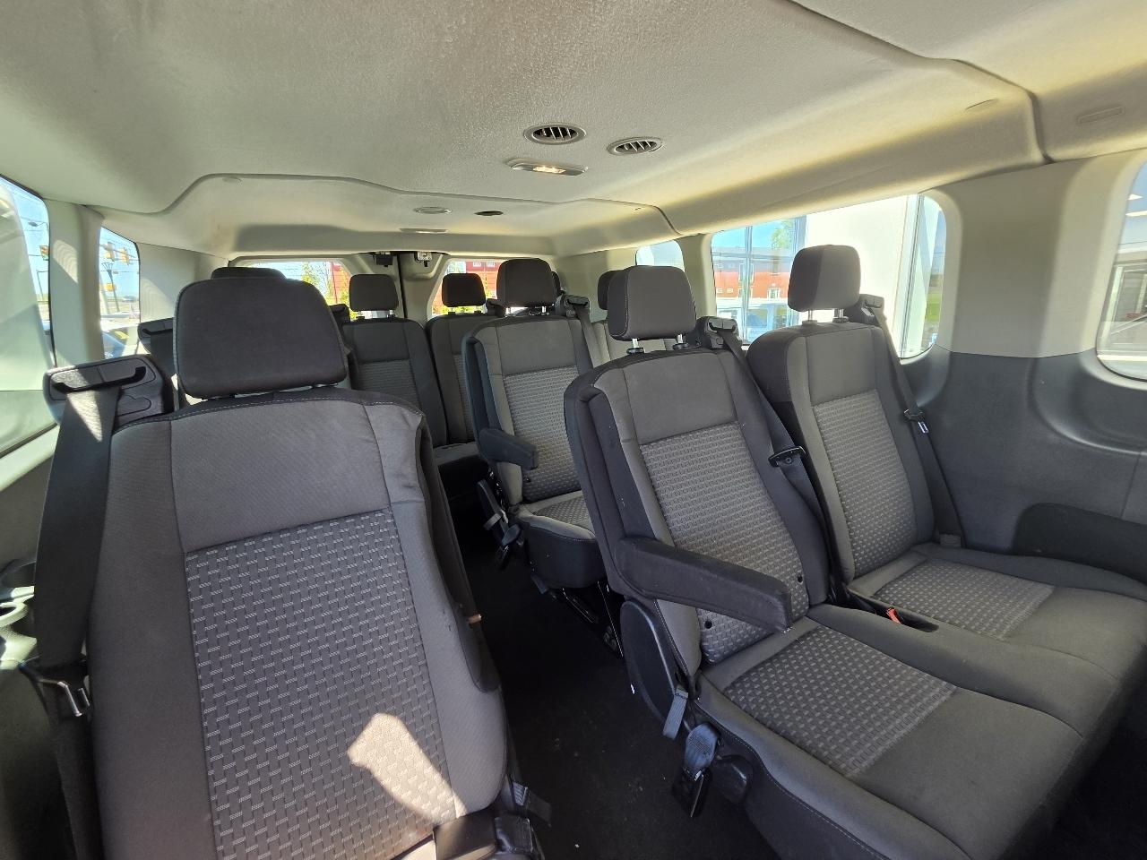 Ford Transit Passenger Wagon T-350 148" Low Roof XLT RWD 2023