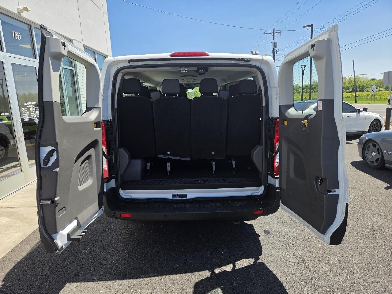 Ford Transit Passenger Wagon T-350 148" Low Roof XLT RWD 2023