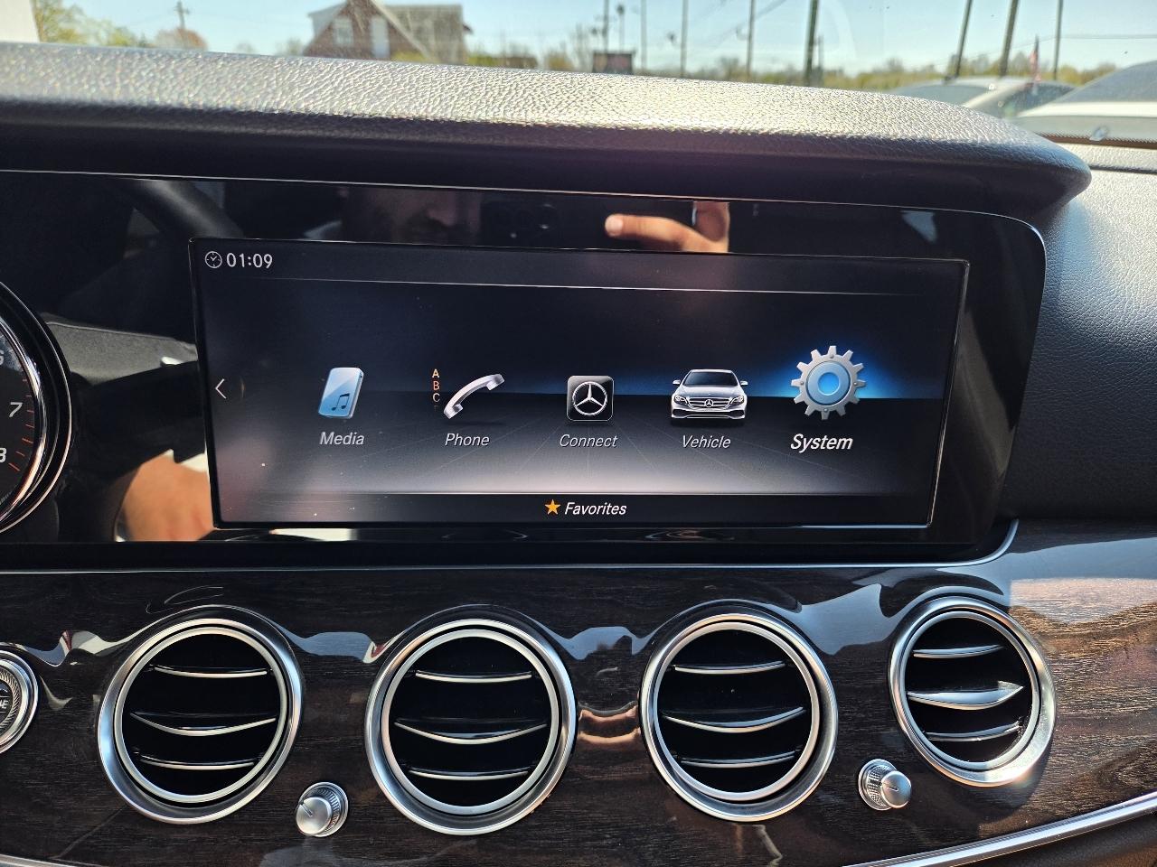 Mercedes-Benz E-Class E 300 Luxury 4MATIC Sedan 2017