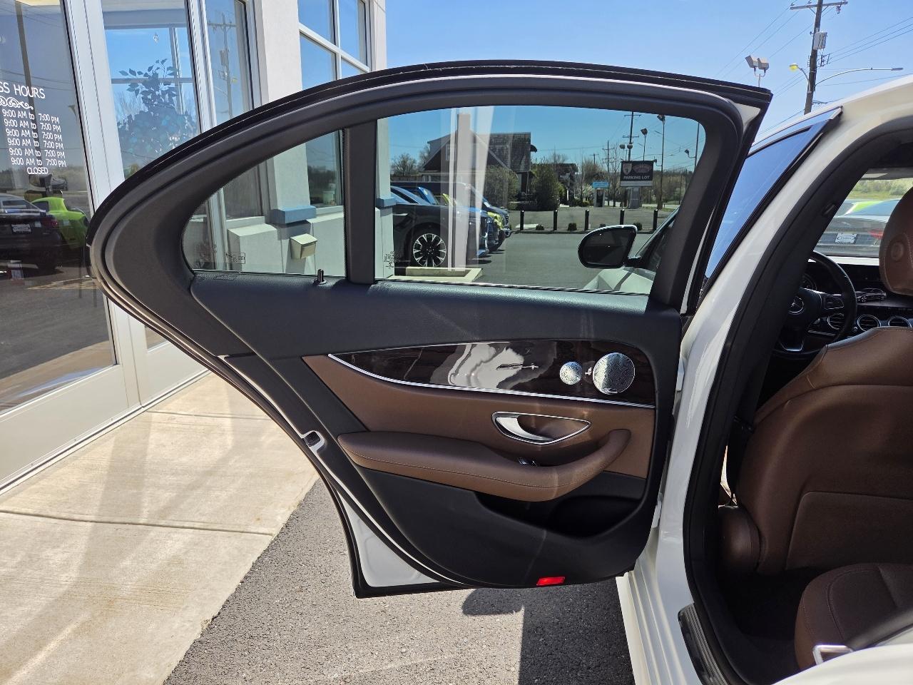 Mercedes-Benz E-Class E 300 Luxury 4MATIC Sedan 2017