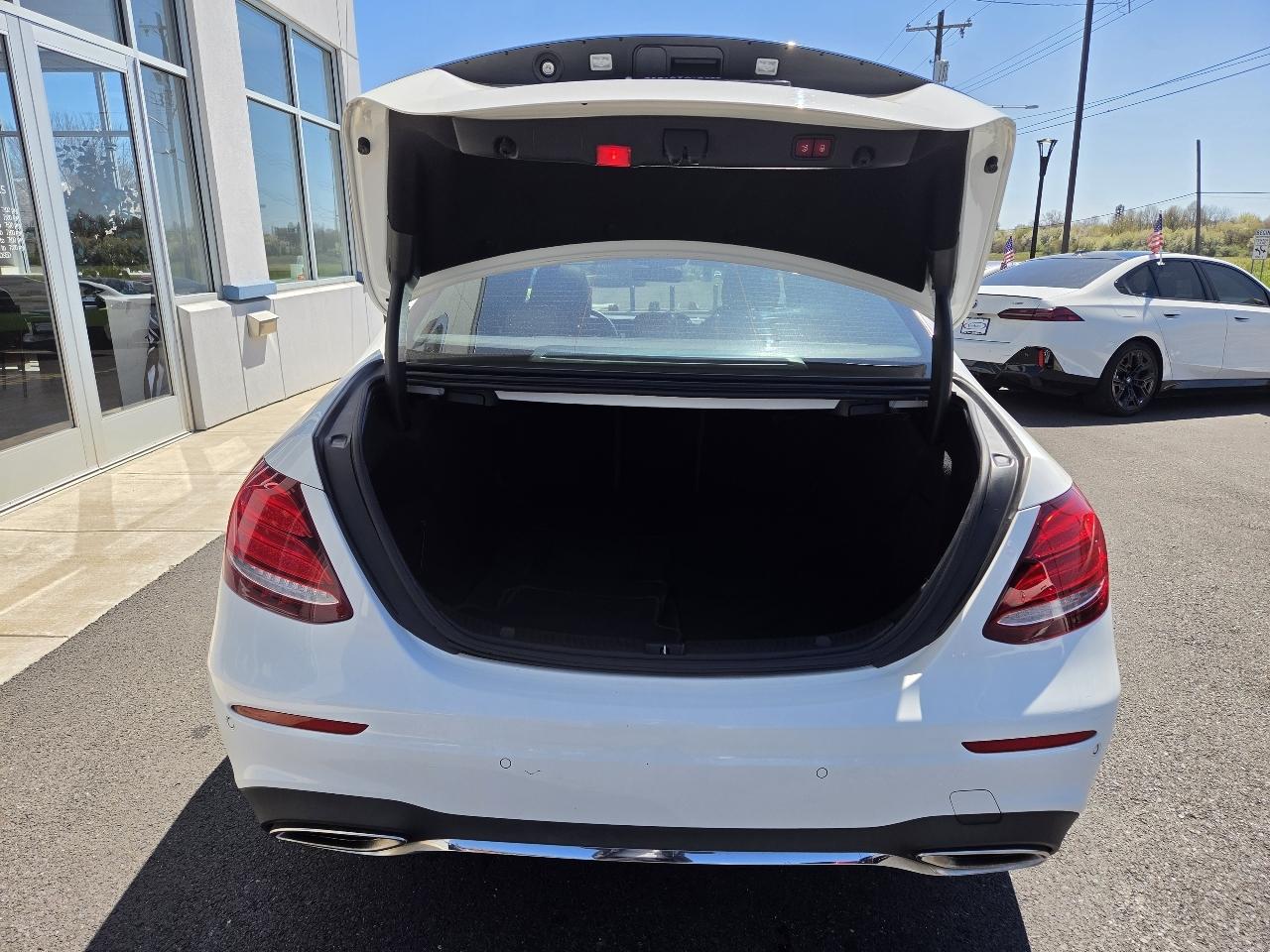 Mercedes-Benz E-Class E 300 Luxury 4MATIC Sedan 2017