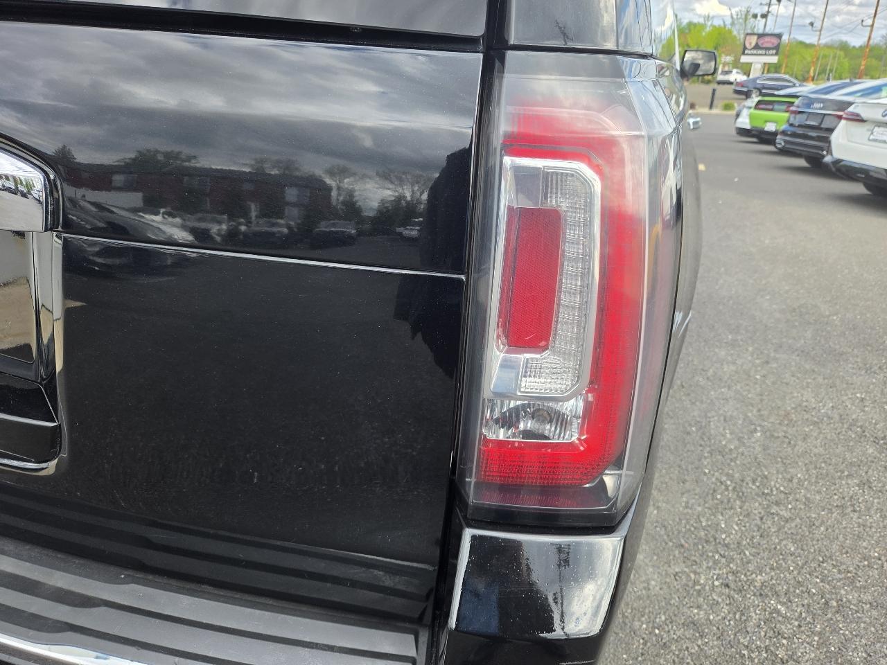 GMC Yukon XL 4WD 4dr Denali Ultimate 2018