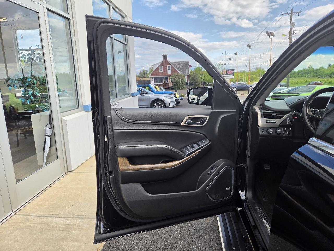 GMC Yukon XL 4WD 4dr Denali Ultimate 2018