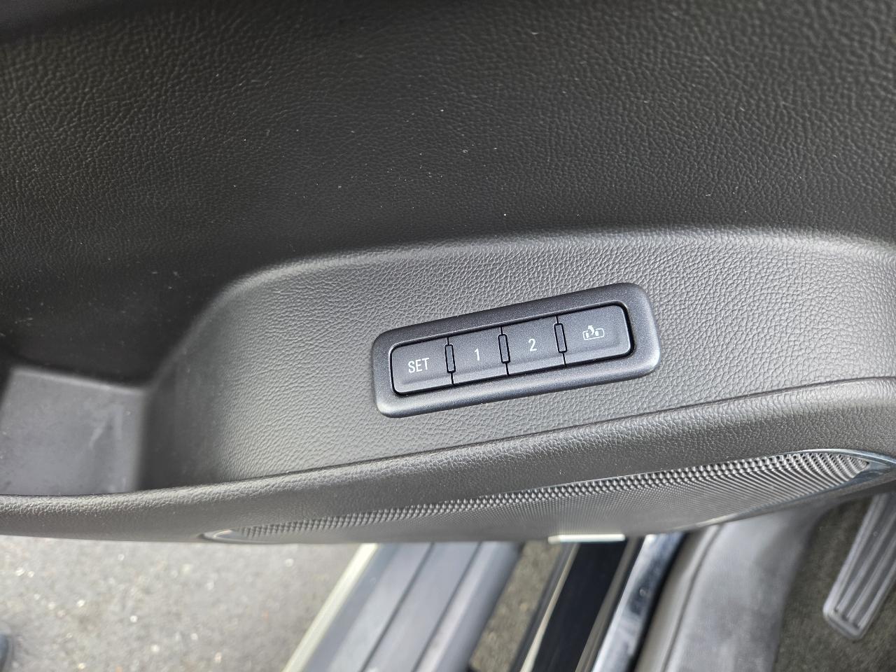 GMC Yukon XL 4WD 4dr Denali Ultimate 2018