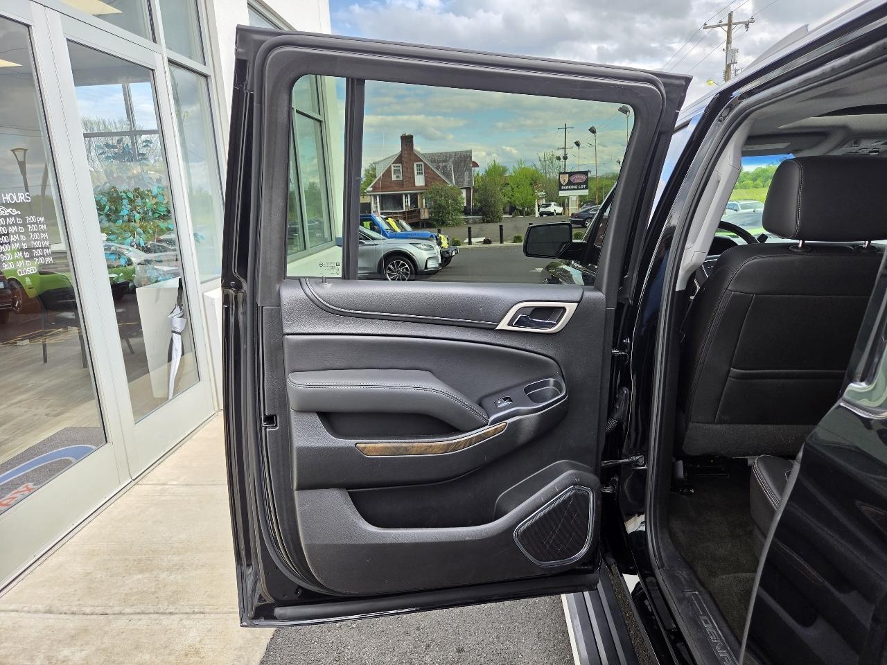 GMC Yukon XL 4WD 4dr Denali Ultimate 2018