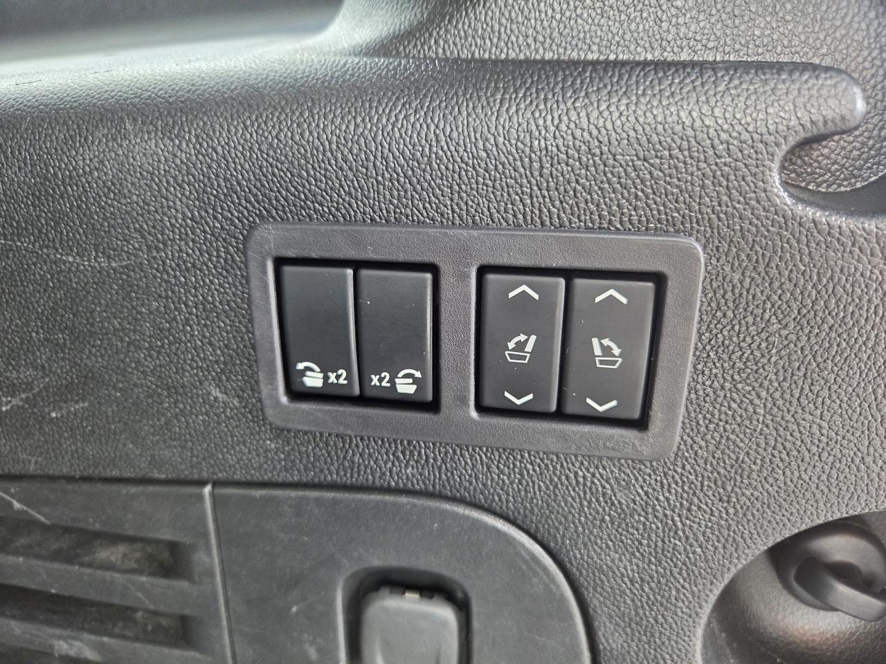 GMC Yukon XL 4WD 4dr Denali Ultimate 2018