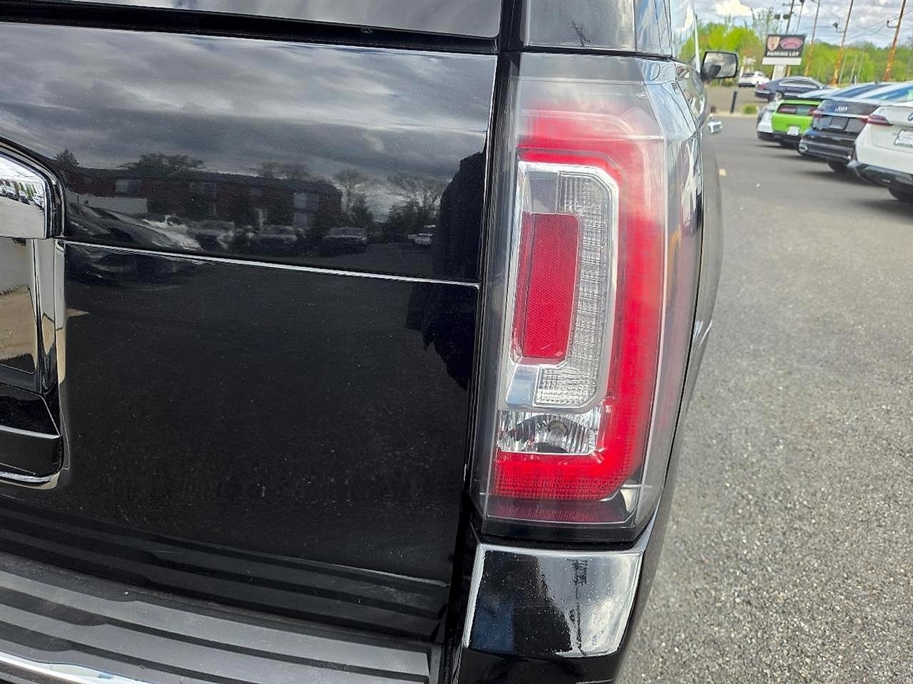 GMC Yukon XL 4WD 4dr Denali Ultimate 2018