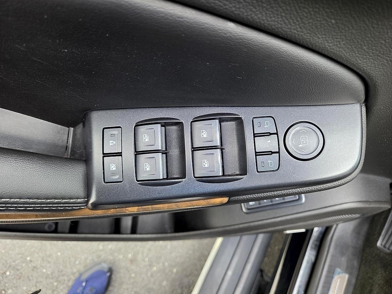 GMC Yukon XL 4WD 4dr Denali Ultimate 2018