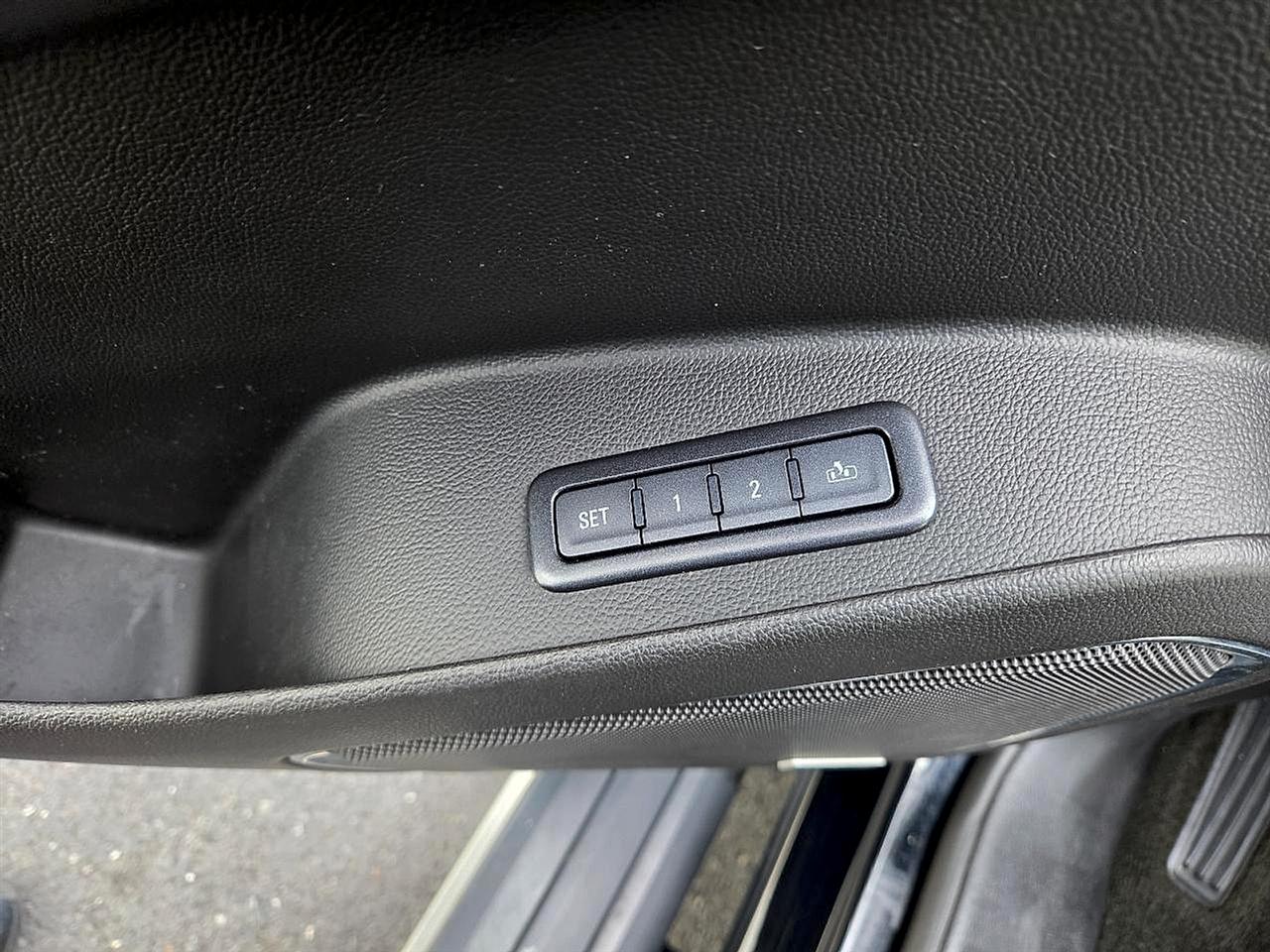 GMC Yukon XL 4WD 4dr Denali Ultimate 2018