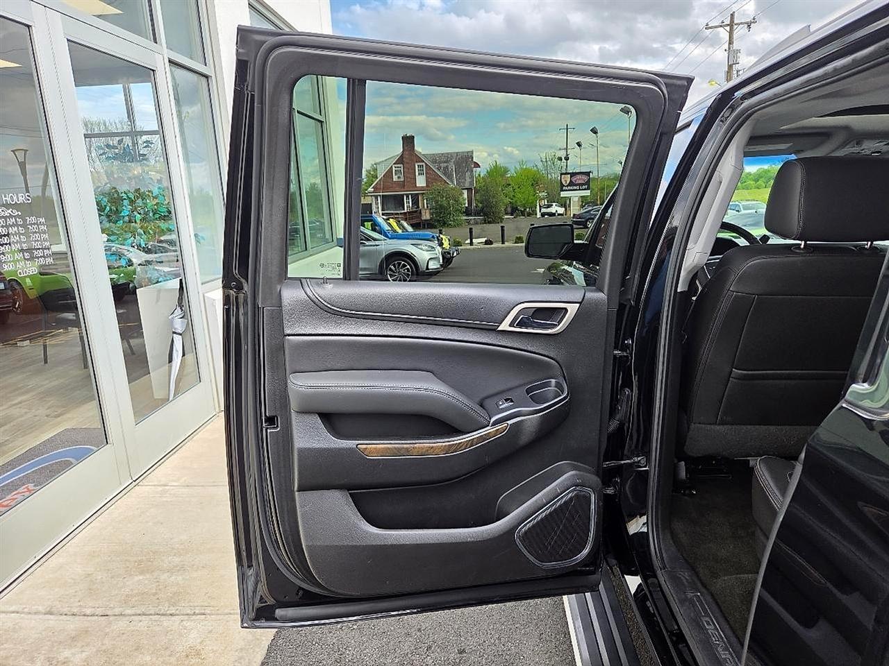 GMC Yukon XL 4WD 4dr Denali Ultimate 2018