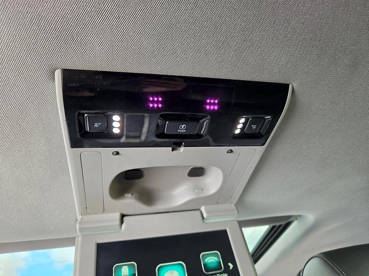 GMC Yukon XL 4WD 4dr Denali Ultimate 2018