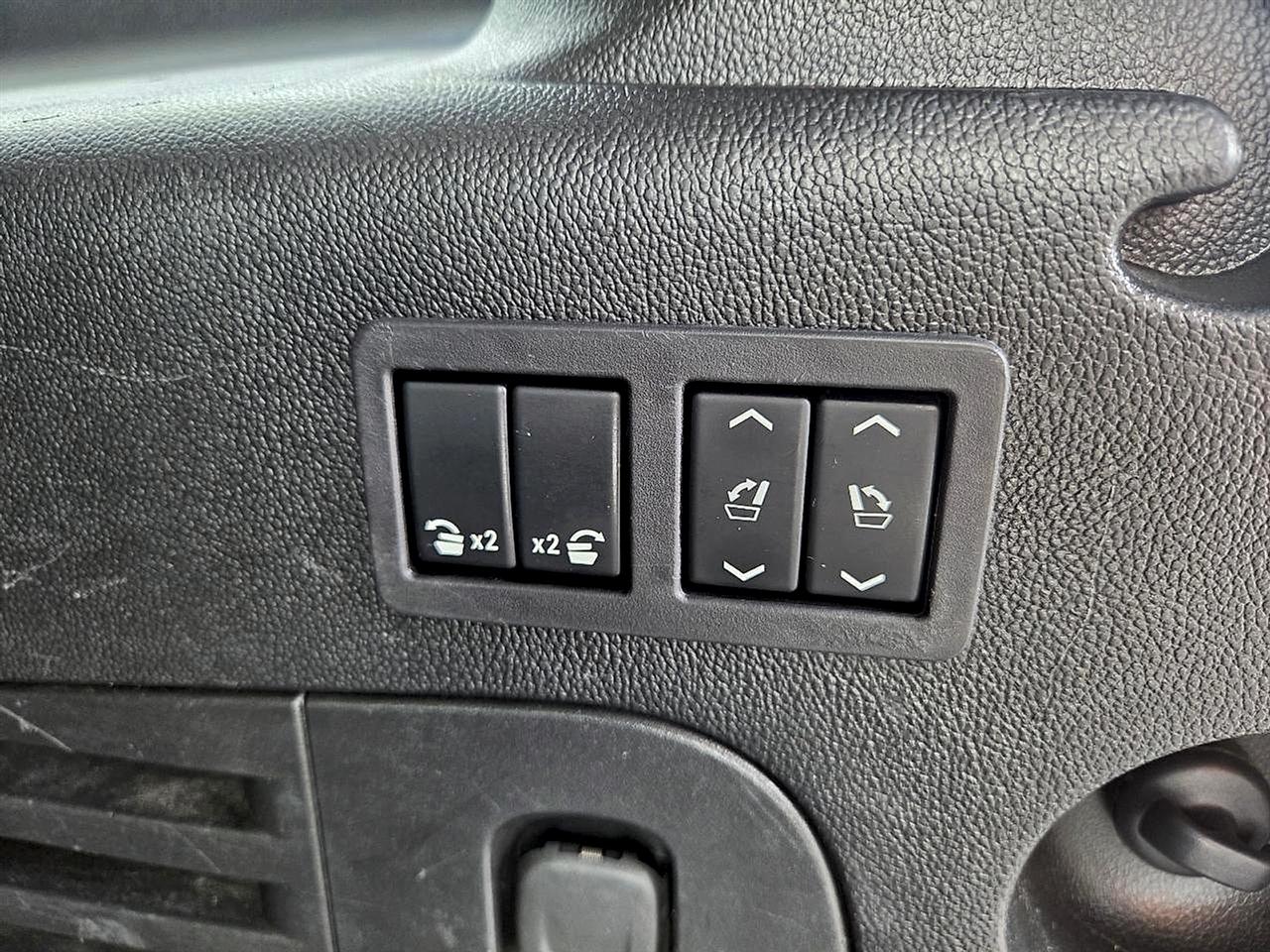 GMC Yukon XL 4WD 4dr Denali Ultimate 2018