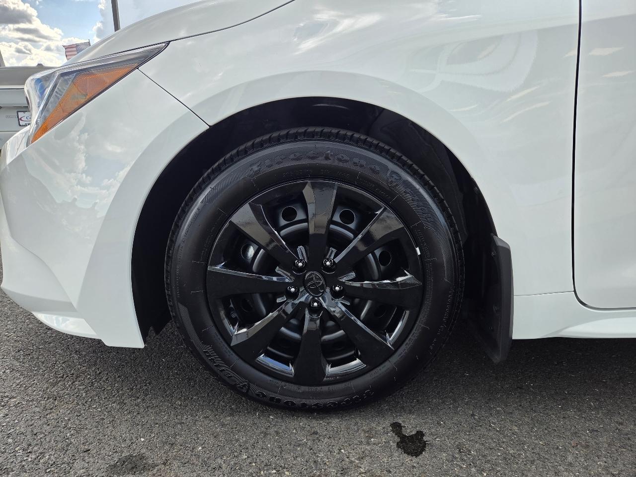 Toyota Corolla LE CVT (Natl) 2025