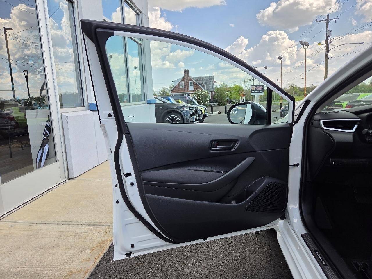 Toyota Corolla LE CVT (Natl) 2025