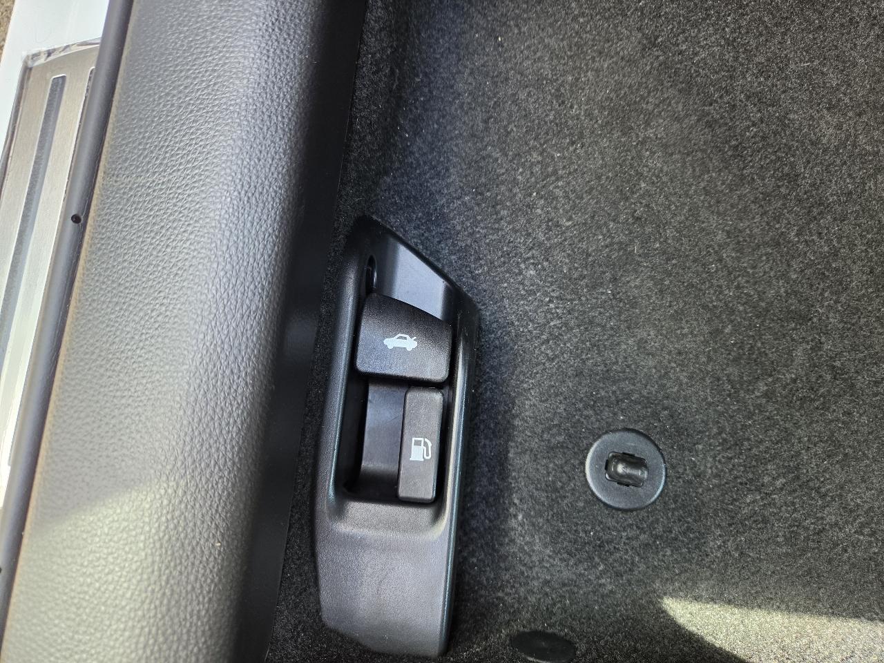 Toyota Corolla LE CVT (Natl) 2025