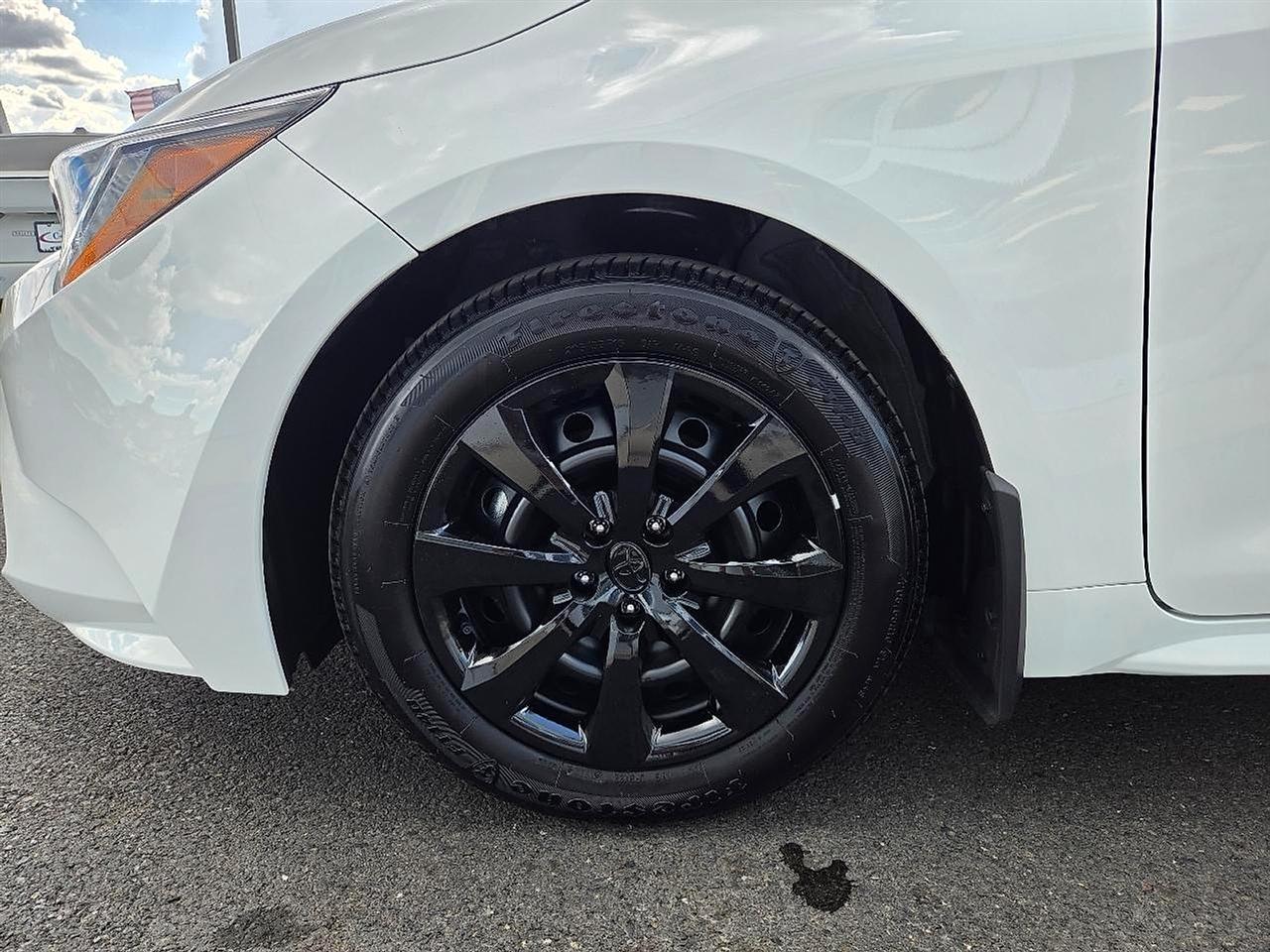 Toyota Corolla LE CVT (Natl) 2025
