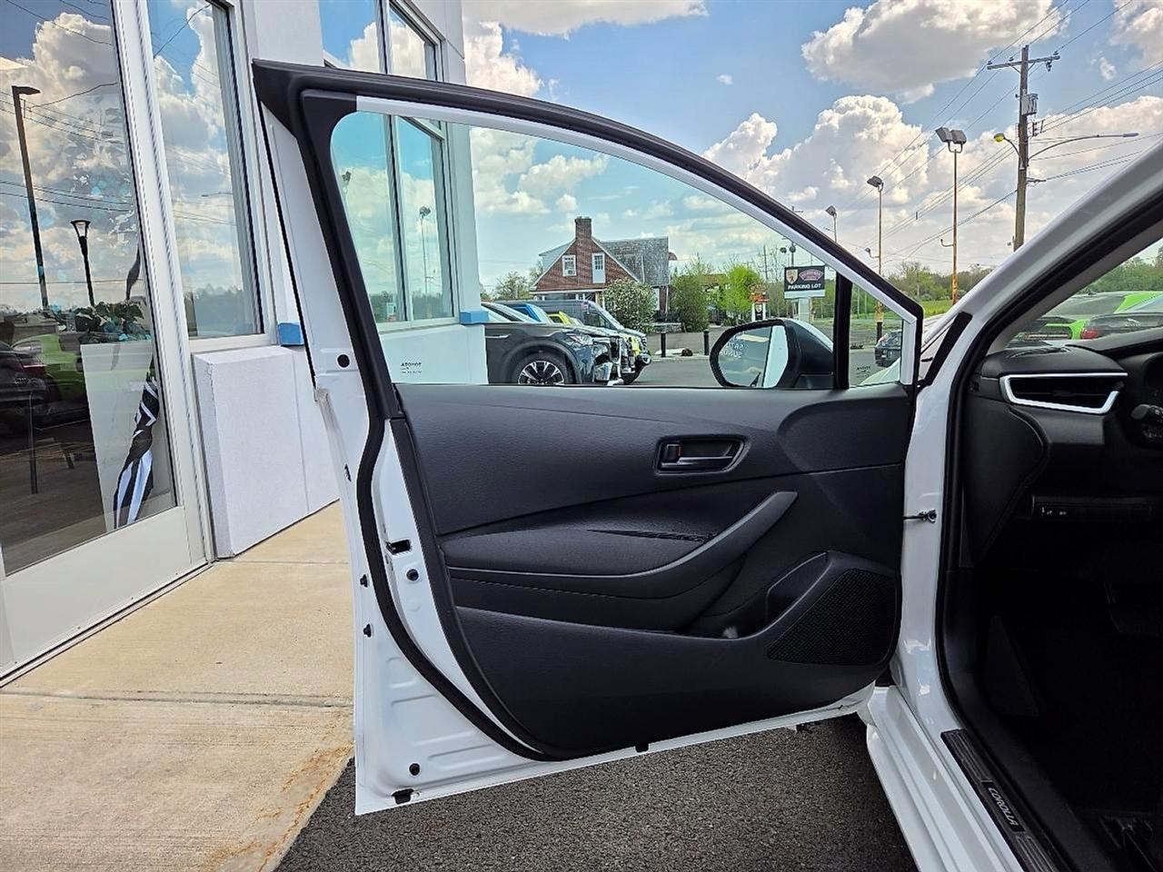 Toyota Corolla LE CVT (Natl) 2025