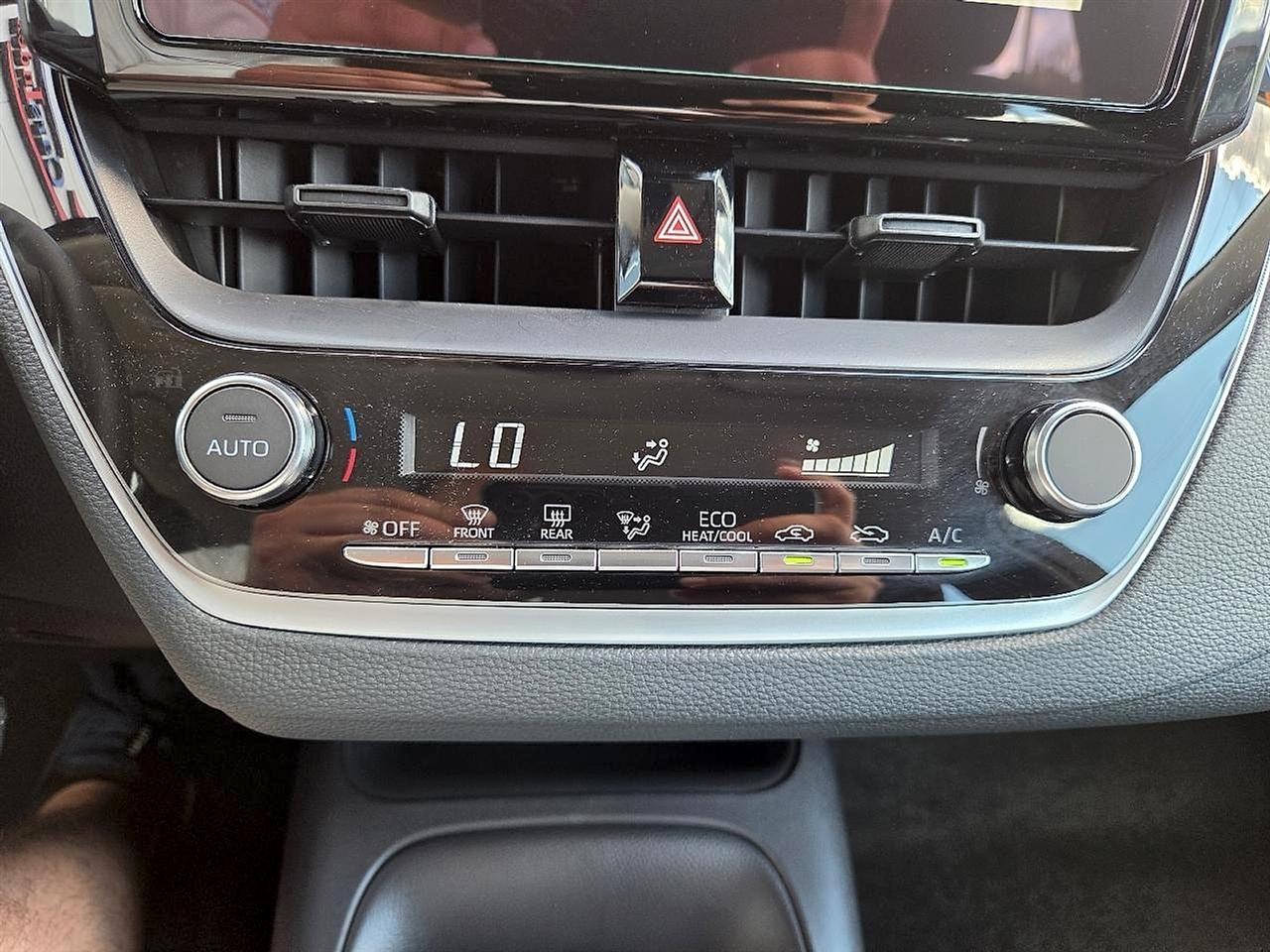 Toyota Corolla LE CVT (Natl) 2025