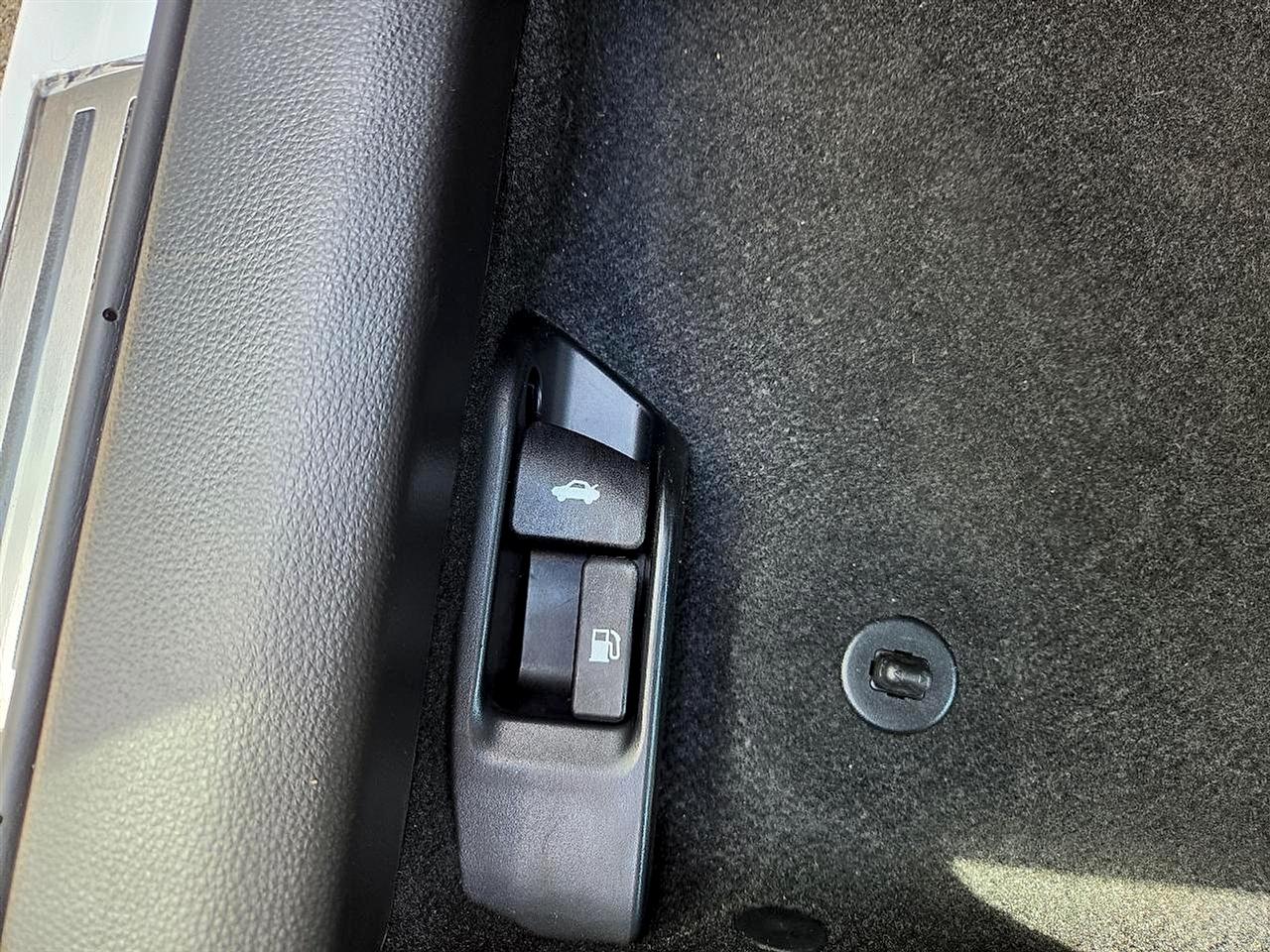 Toyota Corolla LE CVT (Natl) 2025
