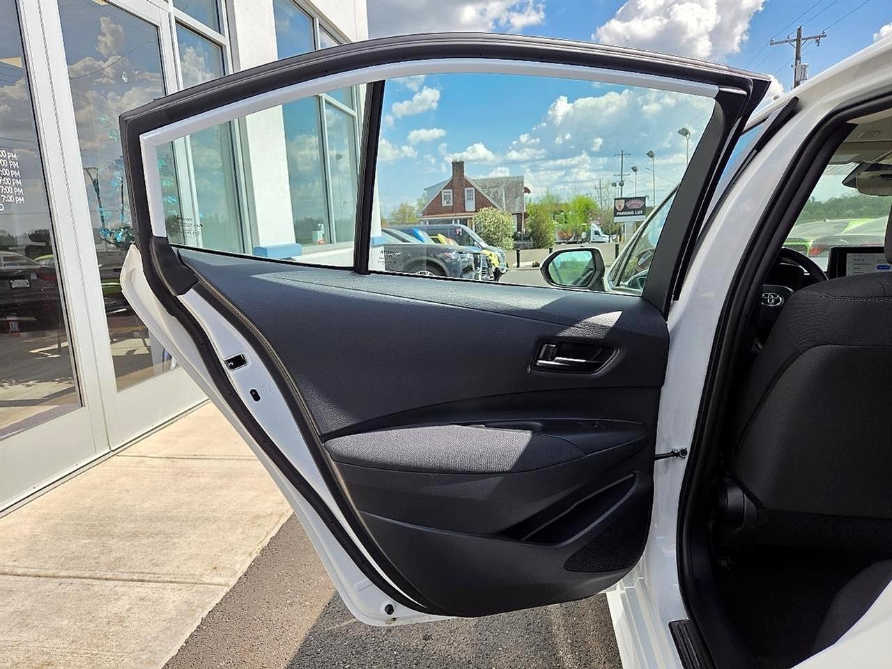 Toyota Corolla LE CVT (Natl) 2025