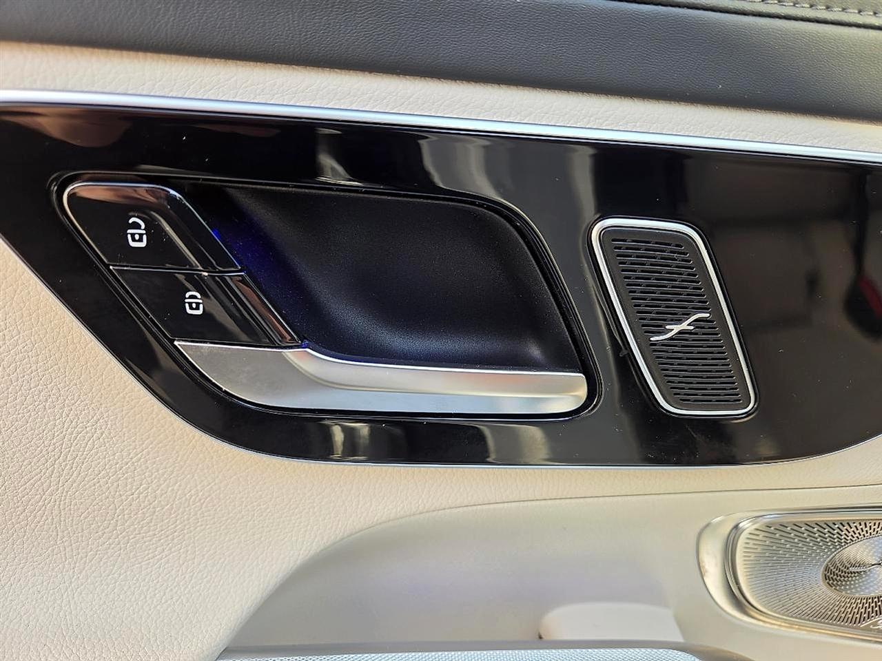 Mercedes-Benz GLC GLC 300 4MATIC SUV 2023