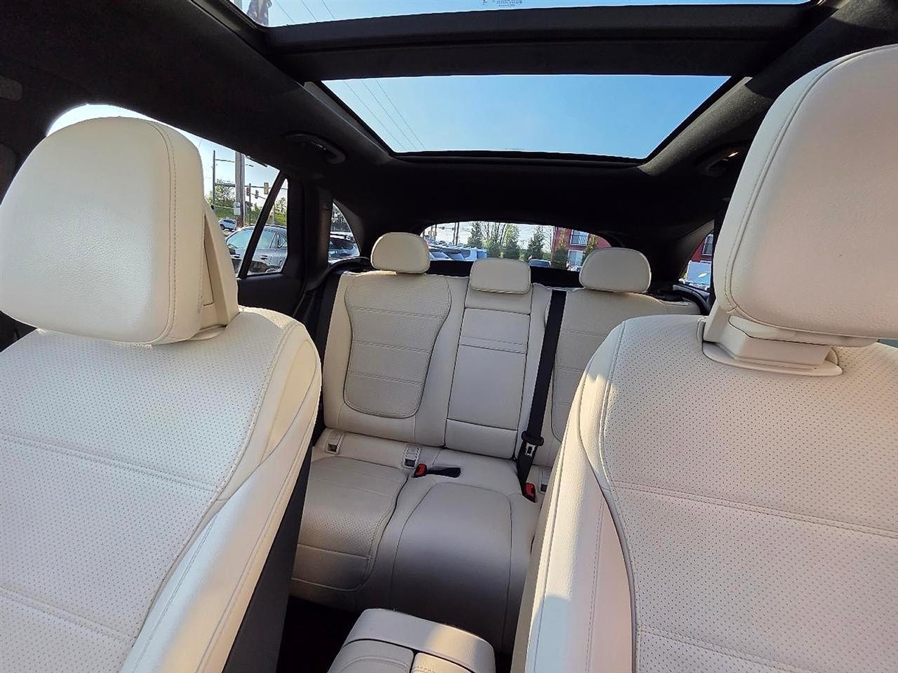 Mercedes-Benz GLC GLC 300 4MATIC SUV 2023