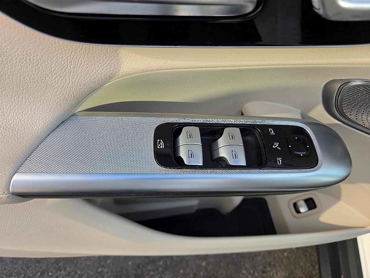 Mercedes-Benz GLC GLC 300 4MATIC SUV 2023