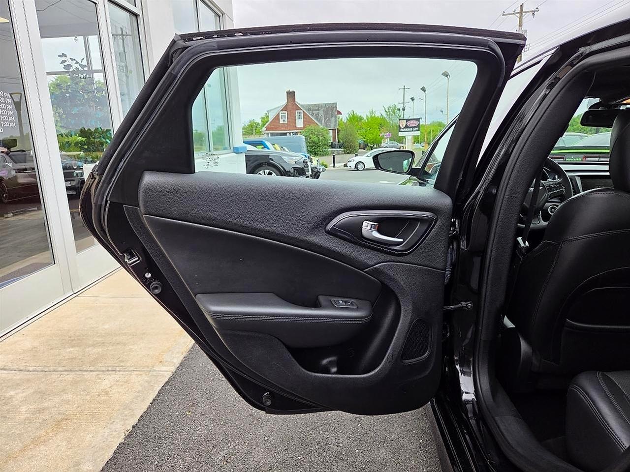 Chrysler 200 S AWD 2015