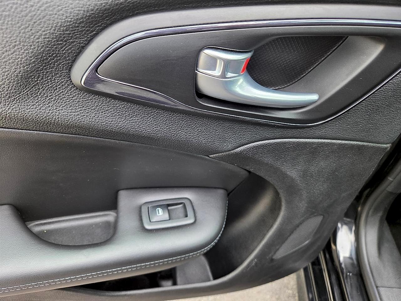 Chrysler 200 S AWD 2015