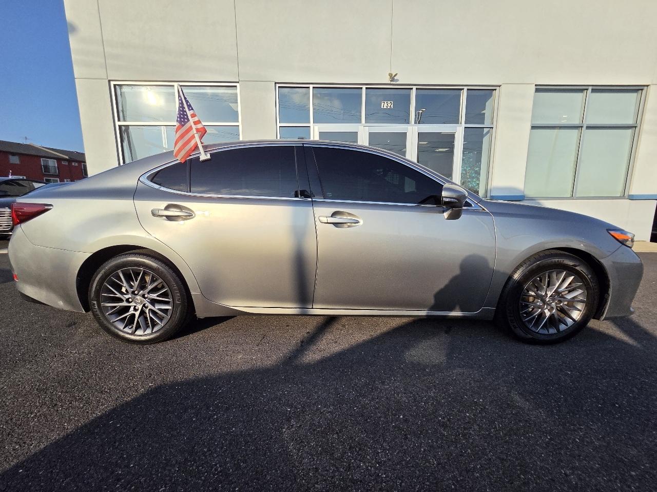 Lexus ES  2018