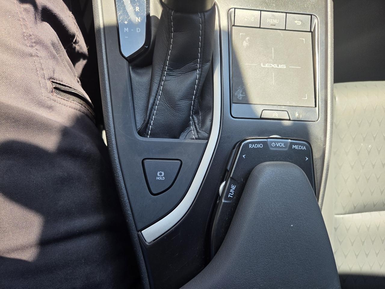 Lexus UX UX 200 FWD 2022
